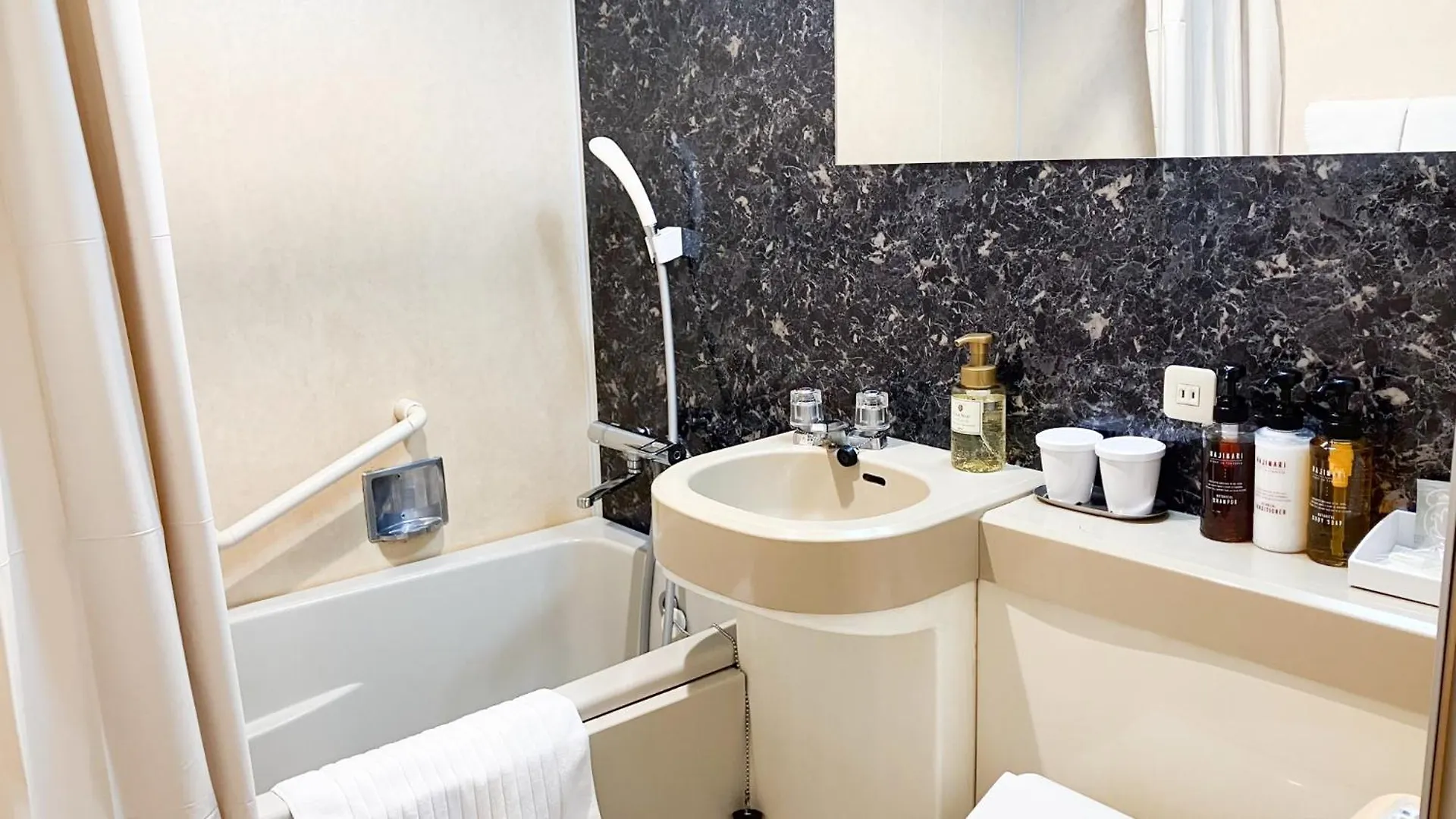Hotel Livemax Budget Shinbashi Tōkyō