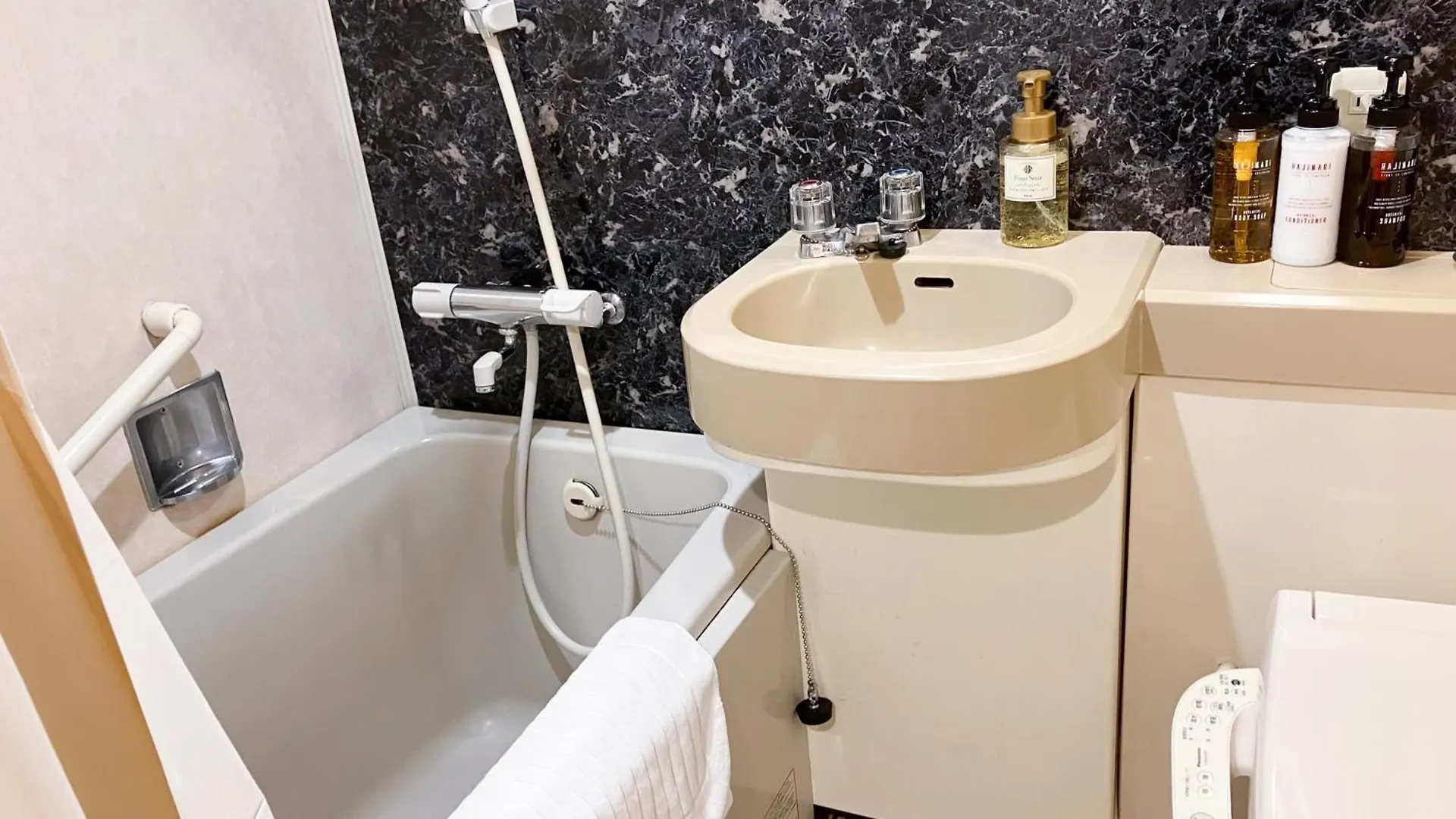 Hotel Livemax Budget Shinbashi Tōkyō 2*,